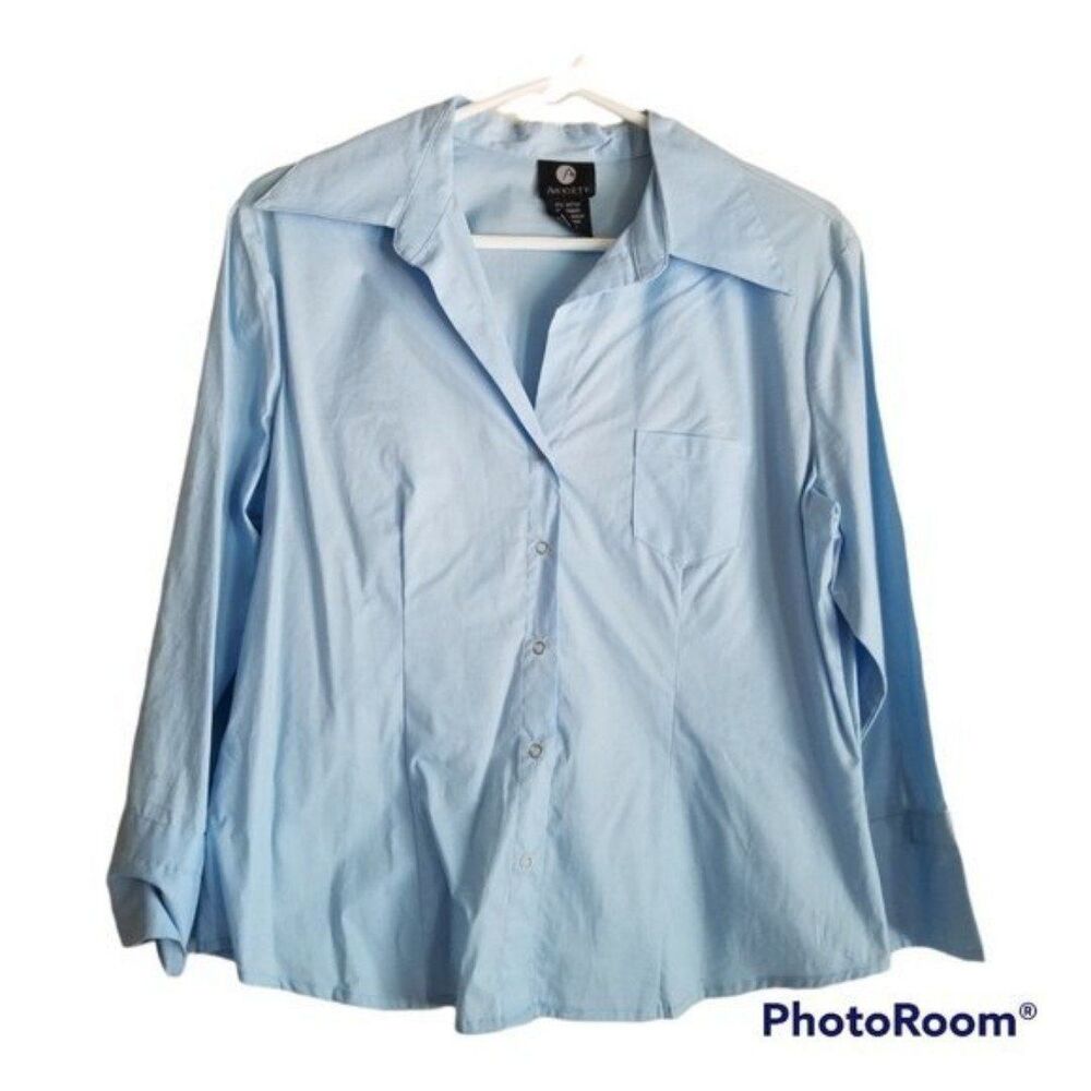 Amoros Size XL Blue Snap Up Blouse with Buckle Sleeves 21"W x 23"L